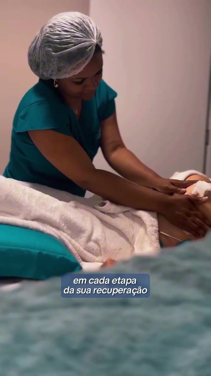 Valéria Gomes durante atendimento individualizado